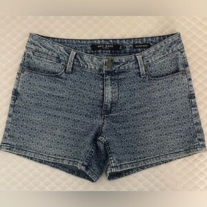 MAX Jeans Shorts sz 8 Women’s print -Preowned and in very good condition.